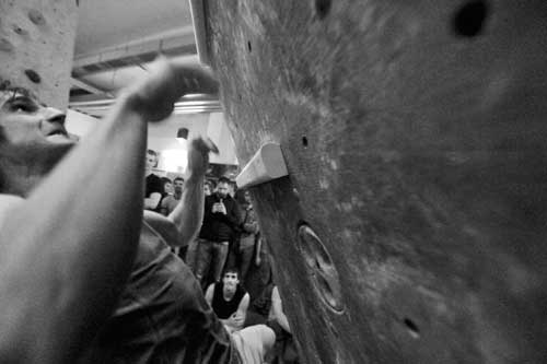 10 Boy VUT Brno 2015. Adam Ondra při disciplíně double skoky. 1140 bodů.
